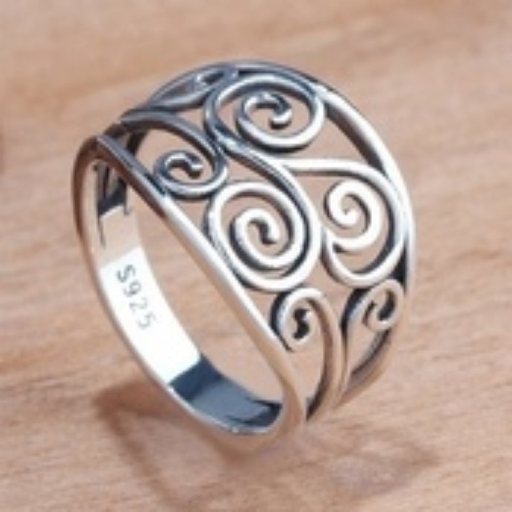 NWOT  Vintage 925 Sterling Silver Flower Ring